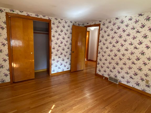 372 Middletown Avenue