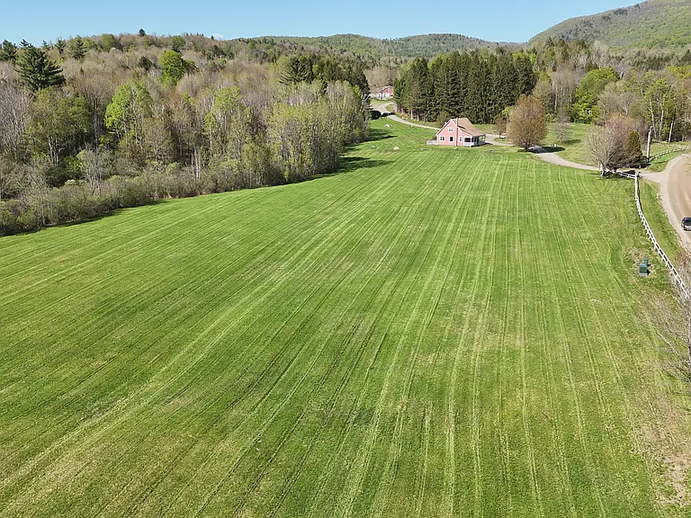 109 N Hollow Rd — Photo 44