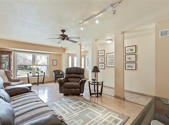 4th image of 1446 Glenpeak Dr