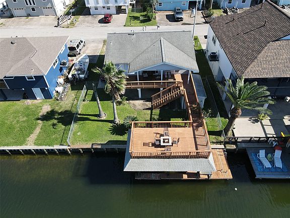 2nd image of 1006 Redfish St