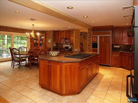 4th image of 4 Deborah Ct