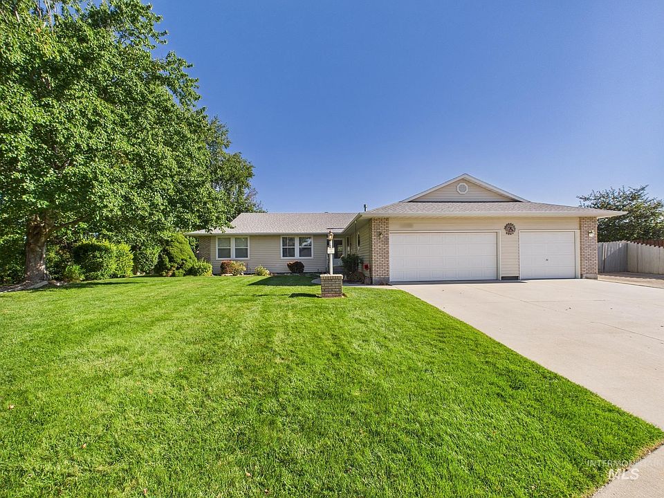 1st image of 1480 Fernlee Cir
