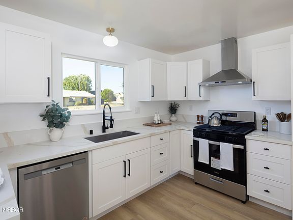 3rd image of 688 Crescent Ave