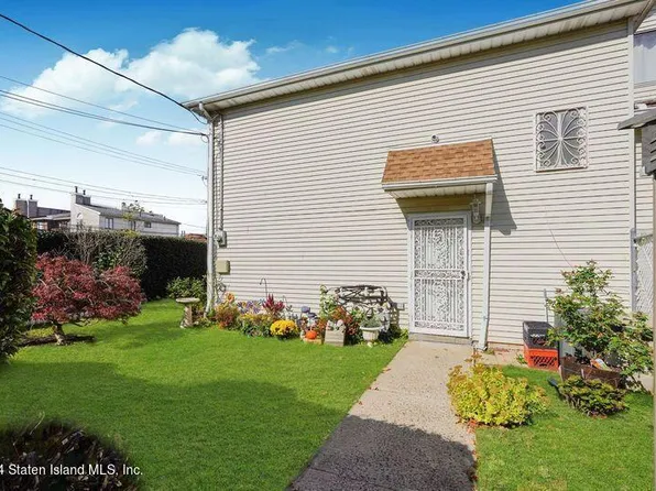 75 Meadow Pl, Staten Island, NY 10306