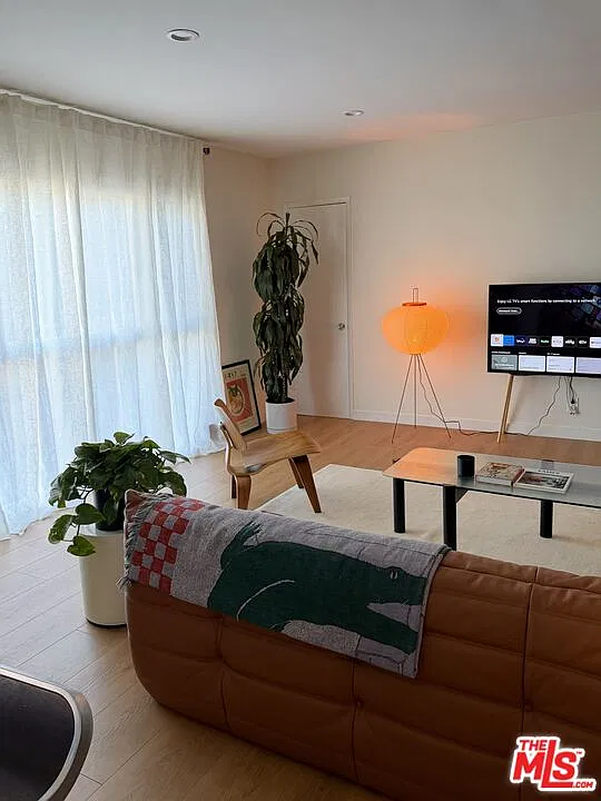 1 bed, 1.0 bath, $3,500 — Photo 3