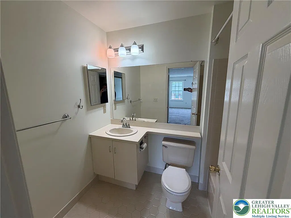 2 bed, 2.5 bath, 1248 sqft, $2,000 — Photo 4