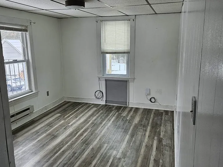 17 Hutchinson St #2 — Photo 4