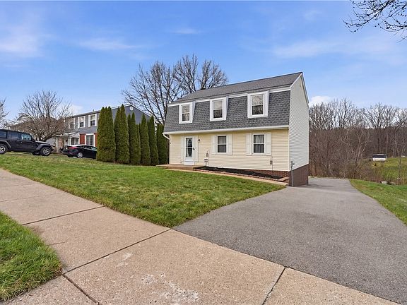 3rd image of 303 Macnab Dr