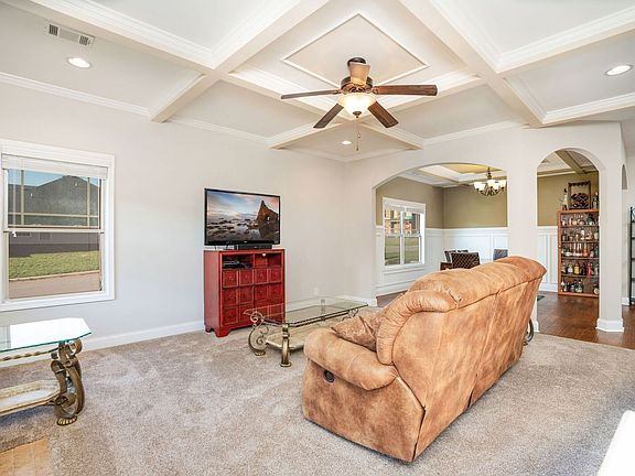 5th image of 607 Sturdivant Dr