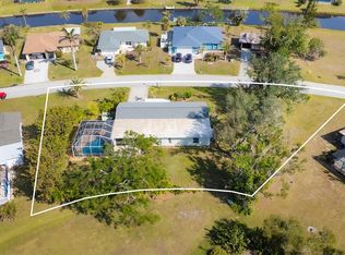 142 Caddy Rd, Rotonda West, FL 33947