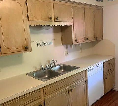 4th image of 2100 Austin St APT 3