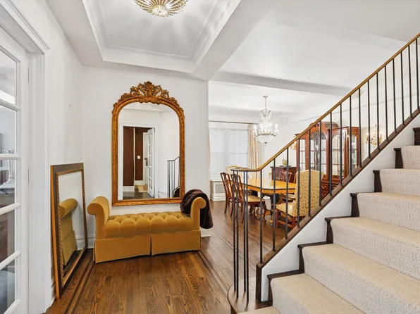 545 West End Avenue image 1 of 15