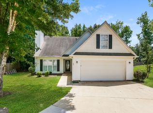 23 Lexington Dr, Grantville, GA 30220