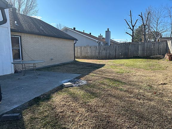 3rd image of 2705 W Beech St