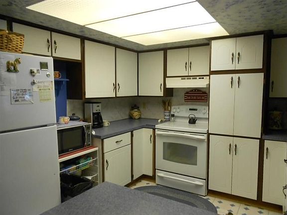 4th image of 2231 E Parkwood St