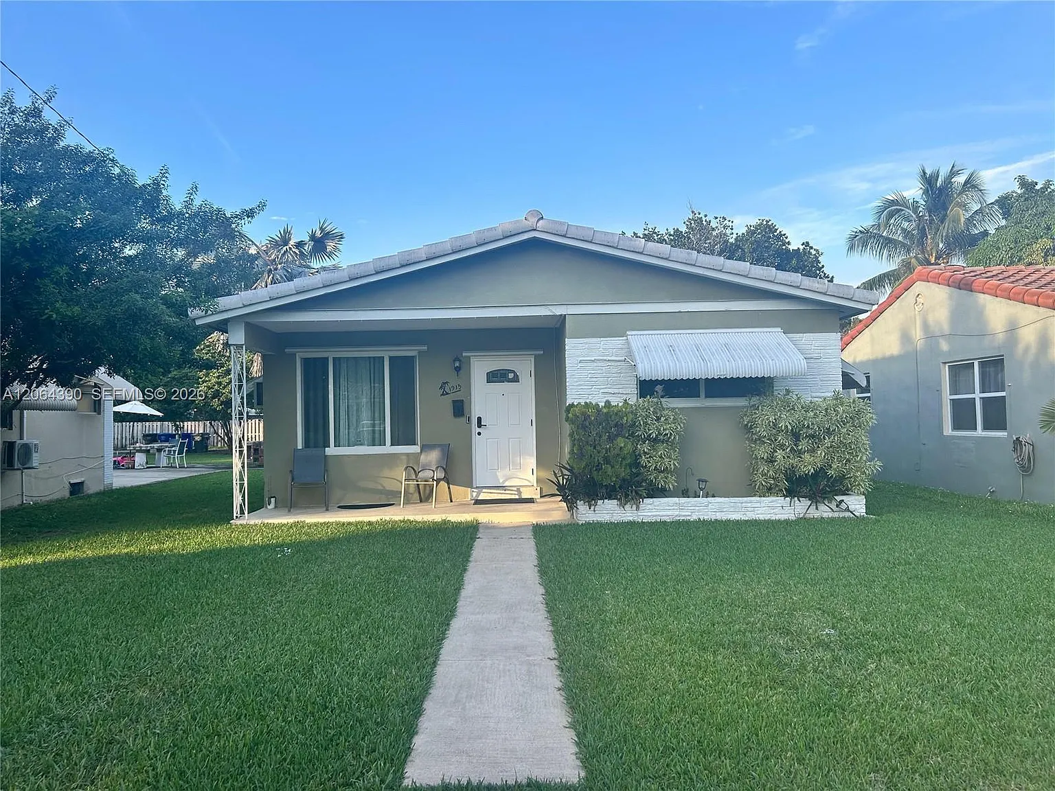 2 bed, 1.0 bath, 897 sqft, $2,600 — Photo 2