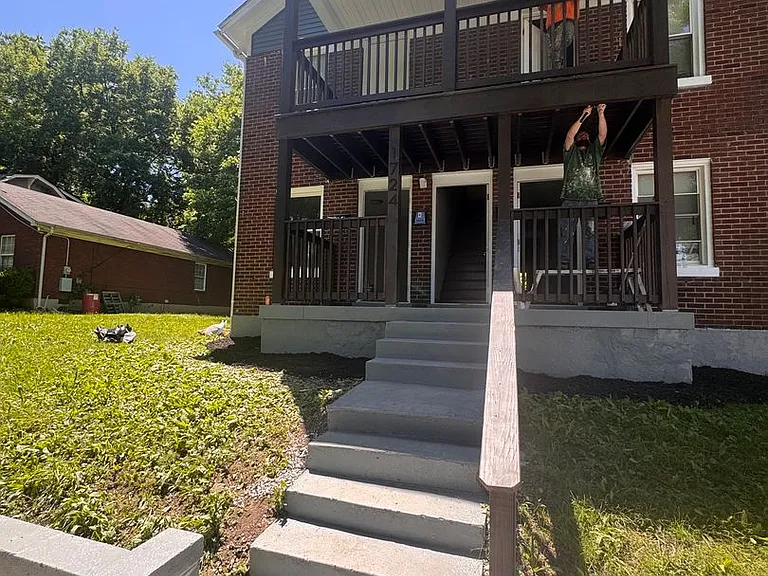 1724 W Ormsby Ave — Photo 1