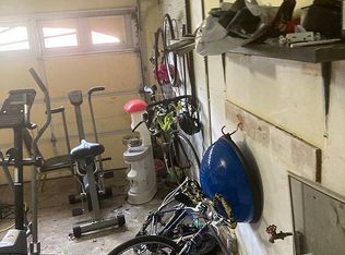 9426 Continental Dr, Taylor, MI 48180