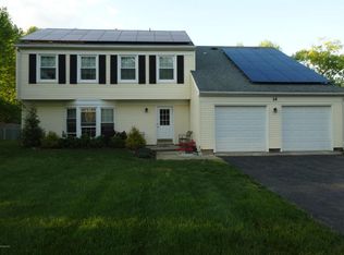 14 Devon Dr, Manalapan, NJ