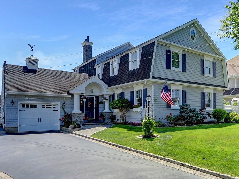 211 Sequams Lane, West Islip, NY 11795 Zillow