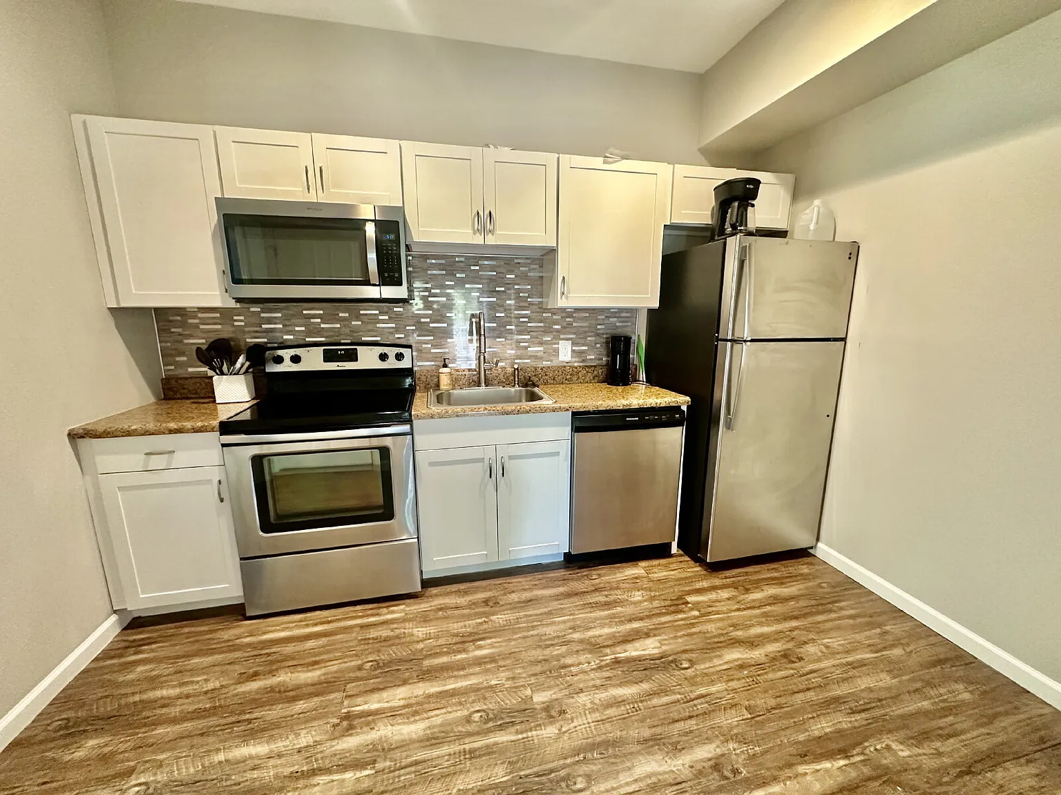 2 bed, 2.0 bath, 650 sqft, $1,950 — Photo 4