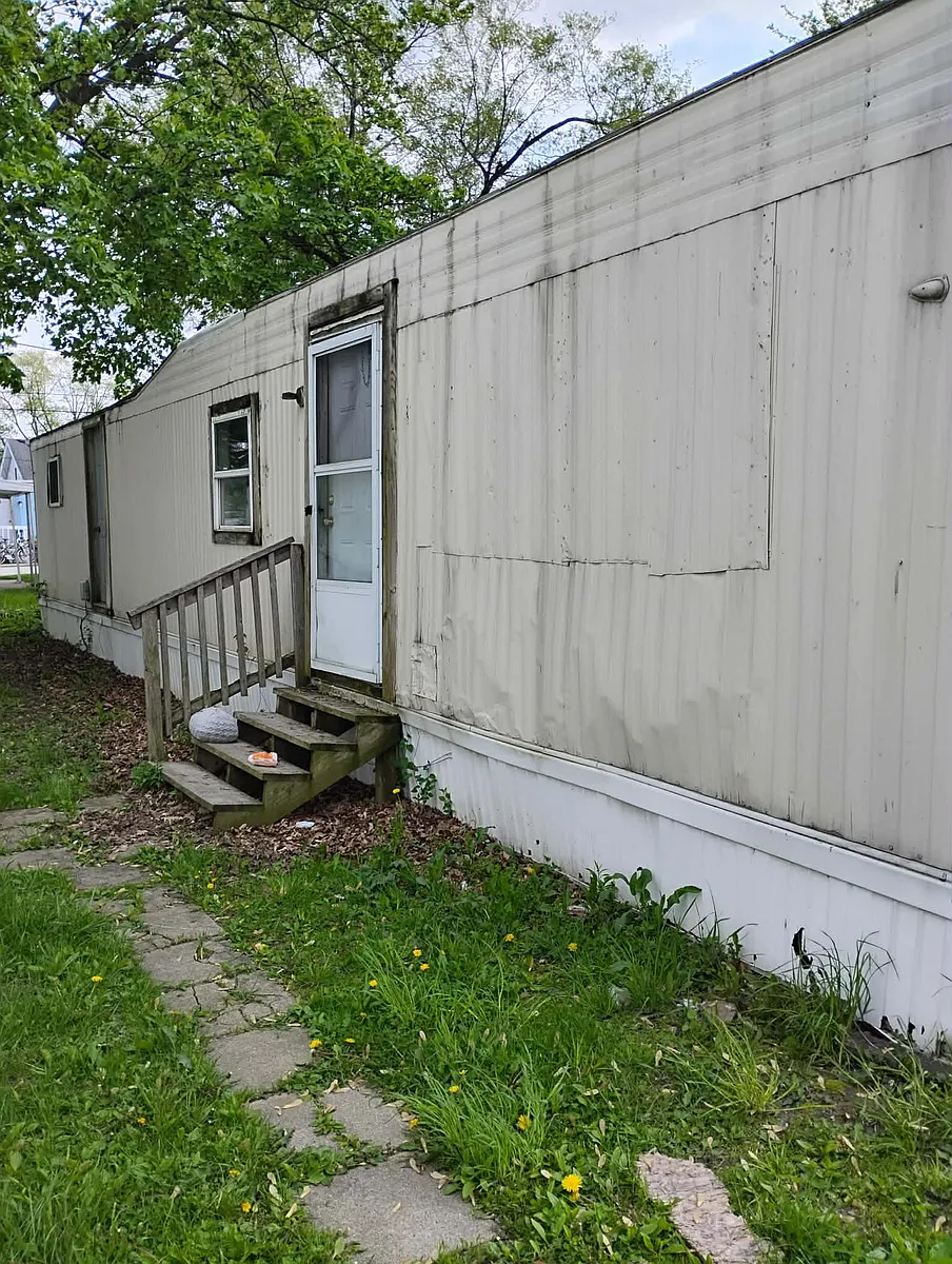 Building Photo - 2915 Glanzman Rd #30