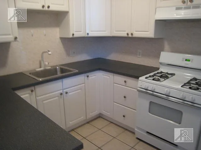 52 Egmont St #5 — Photo 9