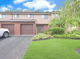 82 Timber Ridge Dr UNIT 82, Holbrook, NY 11741