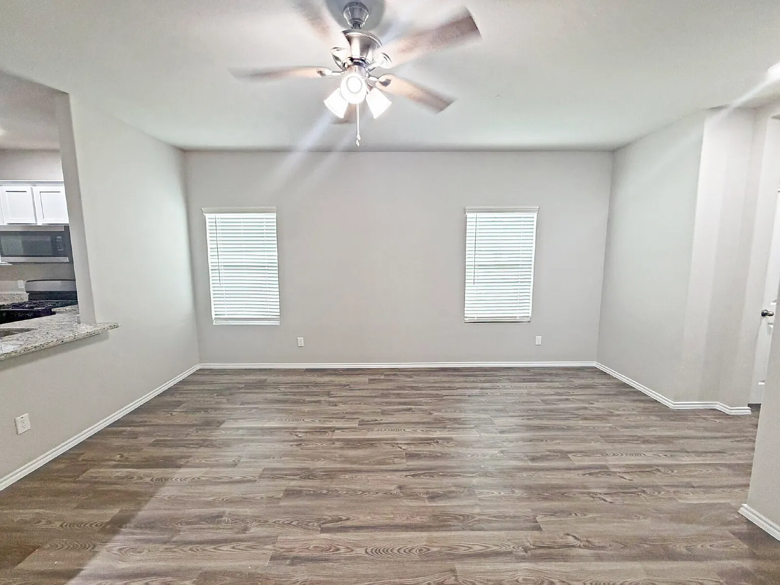 3 bed, 2.5 bath, 1251 sqft, $1,450 — Photo 3