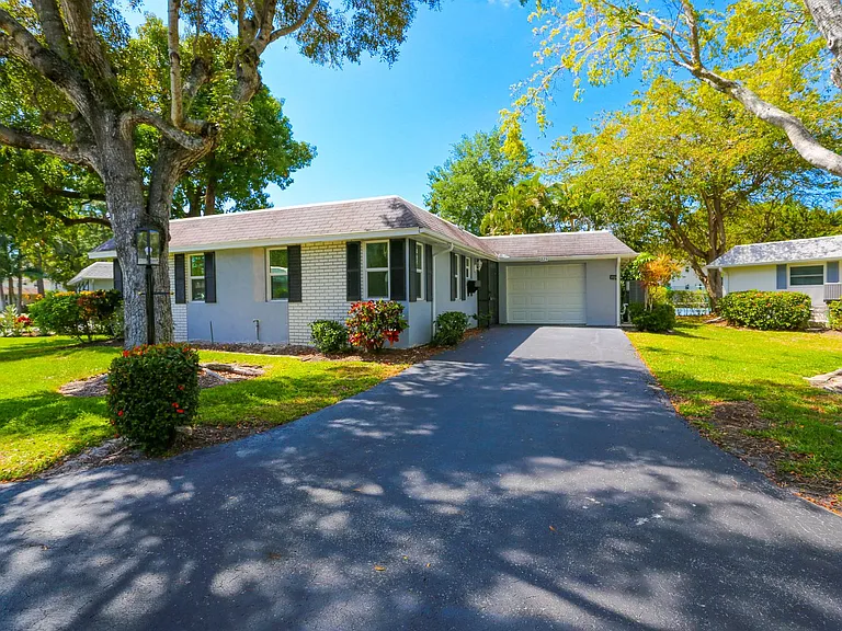 225 Georgetown Blvd — Photo 3