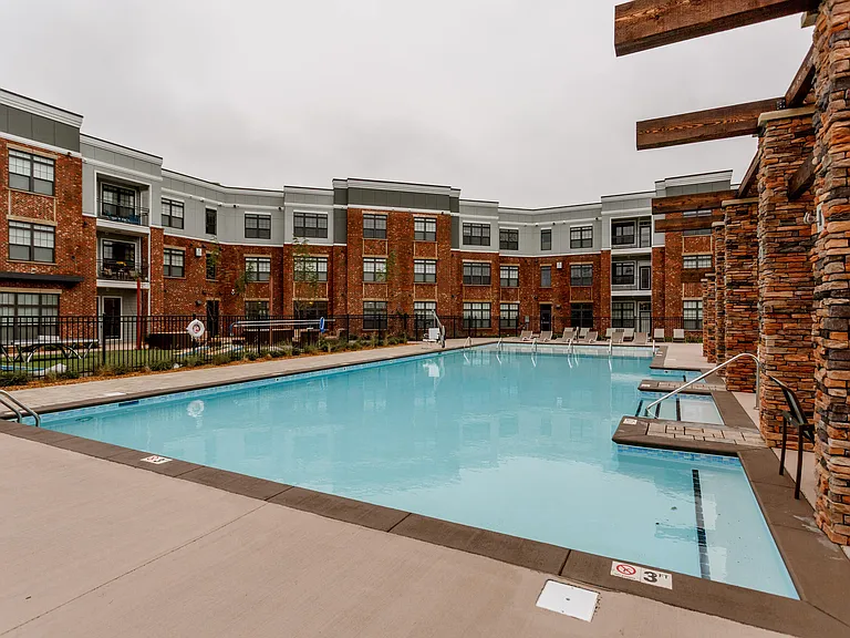 Vintage Foxland Apartments — Photo 35