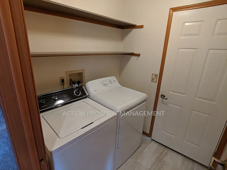 882 N Oxford Way — Photo 18