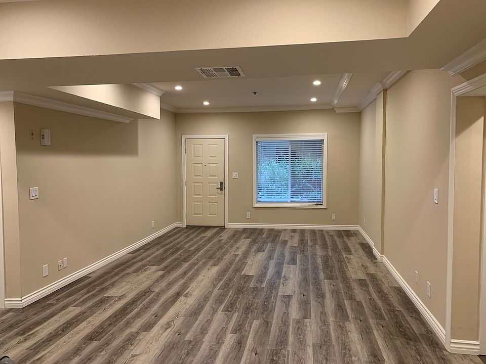 1st image of 2915 Montrose Ave APT 323