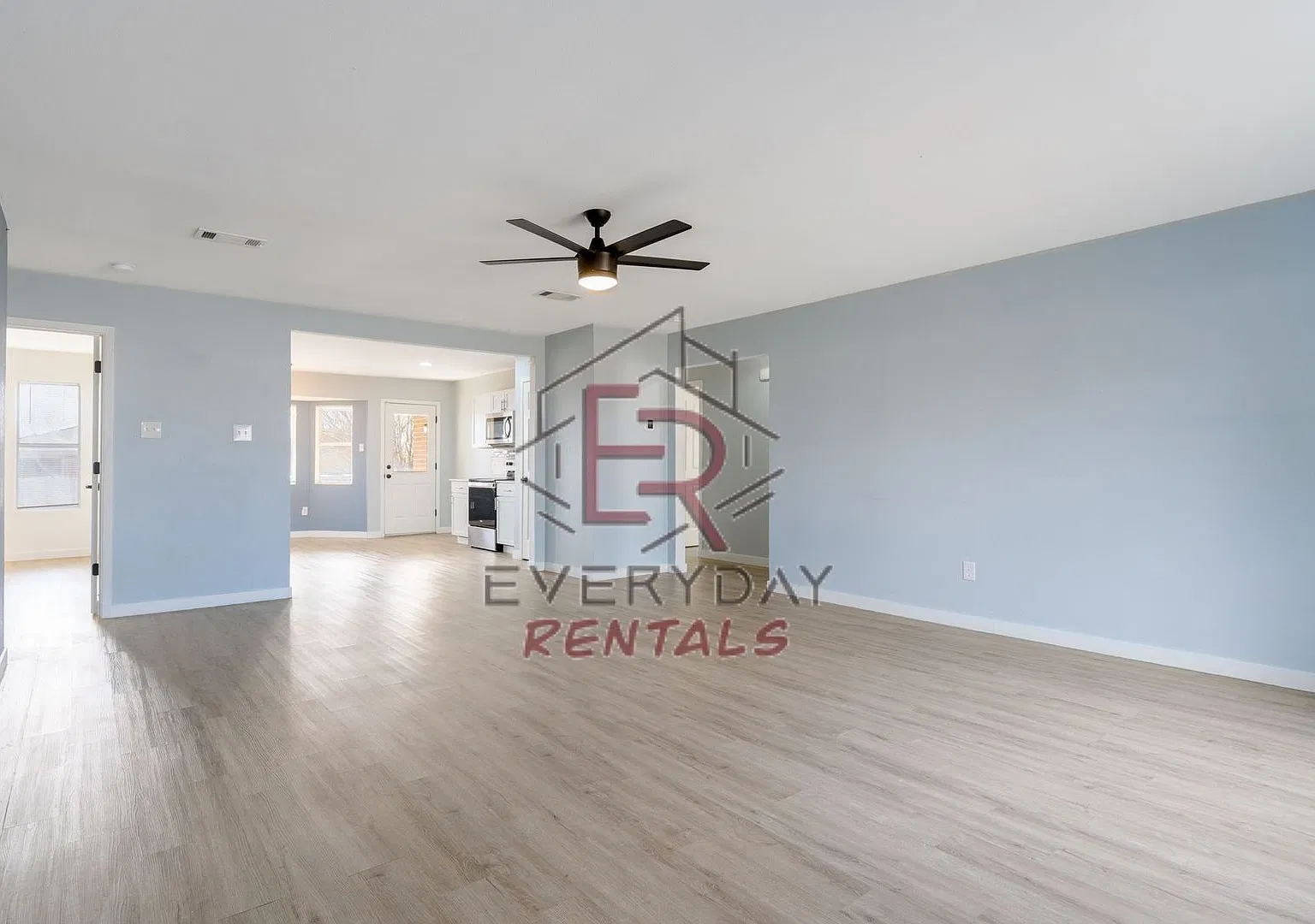 4506 Windcrest — Photo 2