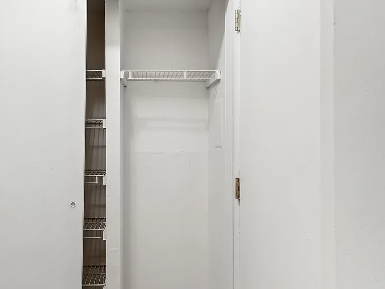Kimberly Club Apartments — Photo 37