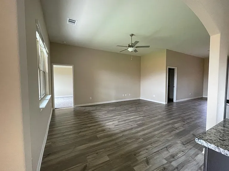 1149 Beaverwood Ln — Photo 6