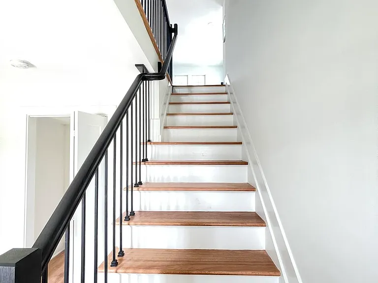303 Forman Ave — Photo 4