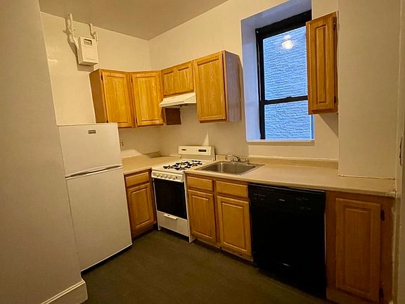 4th image of 210 W 109th St APT 3