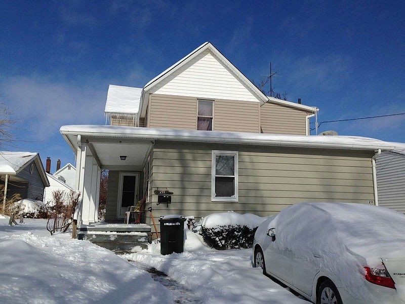 2nd image of 211 King St