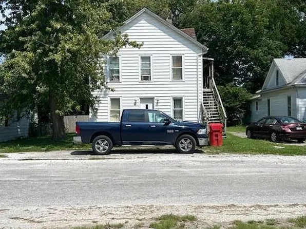 241 E Myrtle St, Virginia, IL 62691