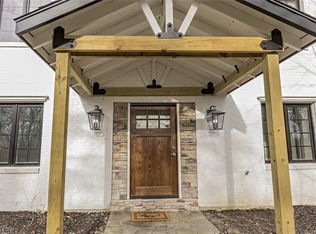 58 W Orange St, Chagrin Falls, OH
