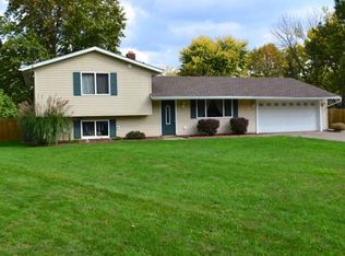 5621 Carolyn Dr, North Ridgeville, OH 44039