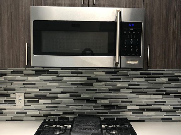4th image of 10850 Bloomfield St Unit 404