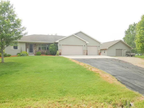 423 Glenview Way, Little Suamico, WI 54141