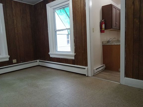4th image of 52 N Pearl St APT 3