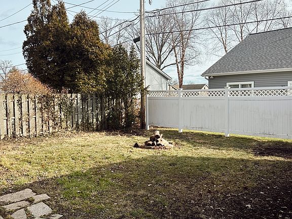 4th image of 89 Maple Cliff Dr