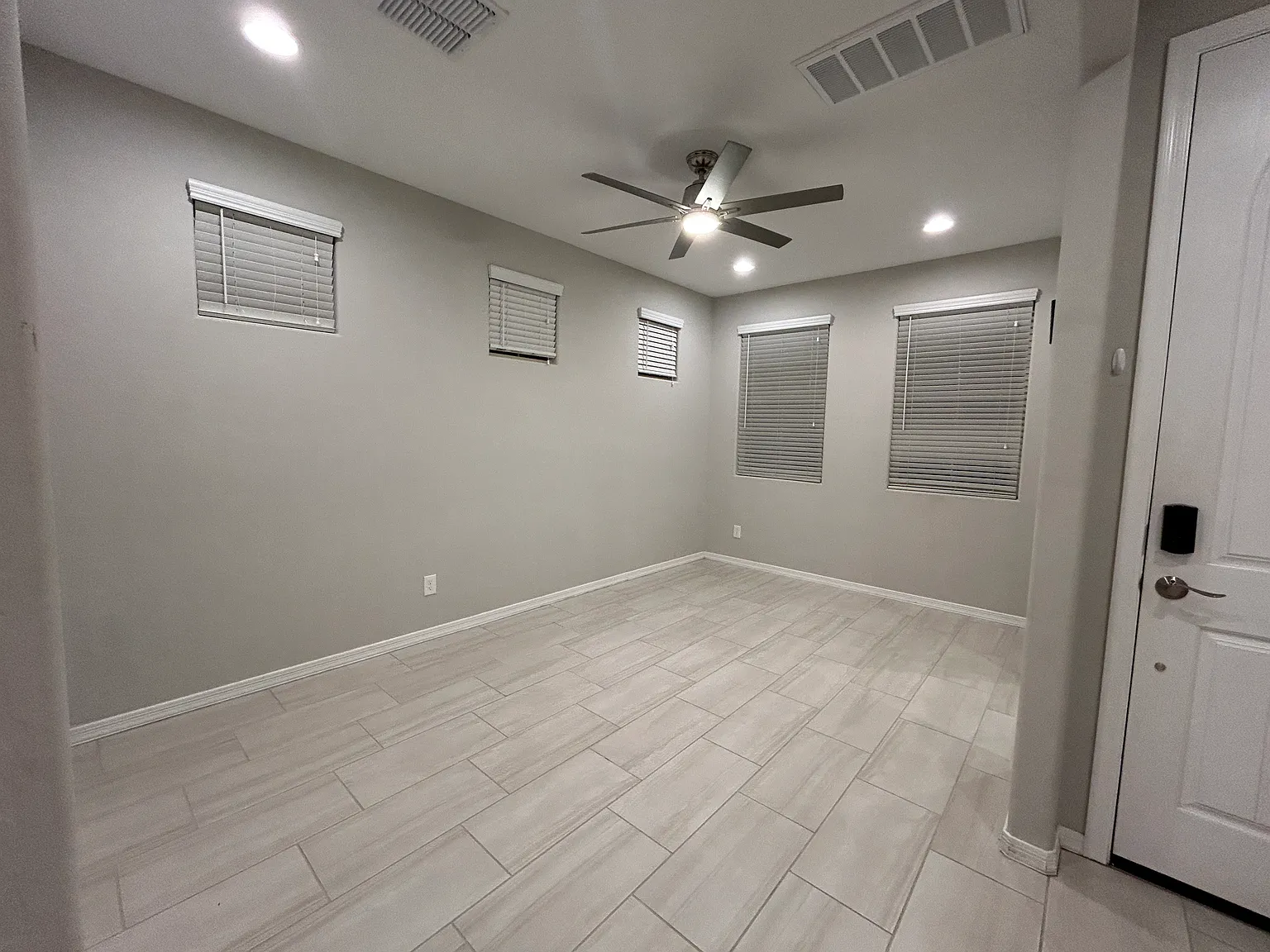4 bed, 2.5 bath, 1959 sqft, $2,800 — Photo 3