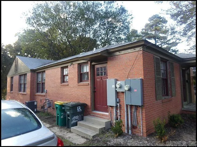 2318 S Louisiana St — Photo 11