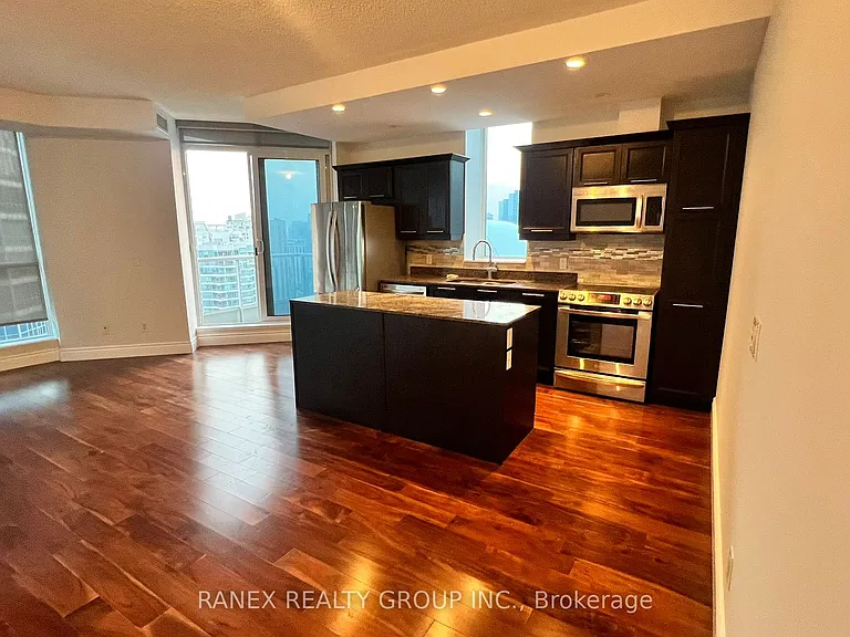 8 York St #2812 — Photo 13