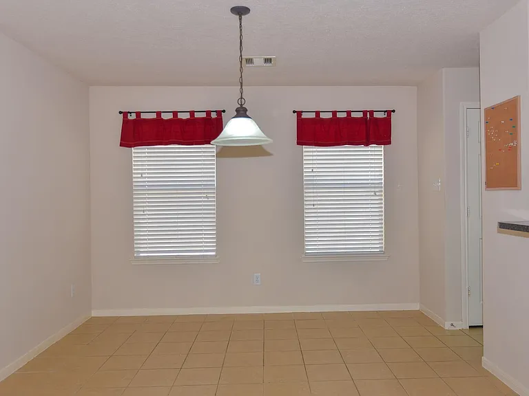 13607 Manor Crest Ln — Photo 11